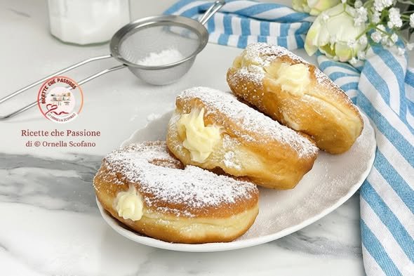 Ciambelle alla crema come in pasticceria: soffici, profumate e golosissime